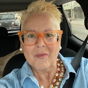 Meet your Posher, Elizabeth